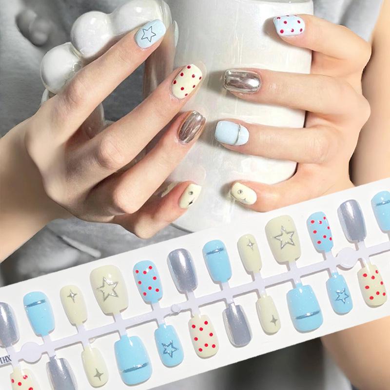 

Milk Blue Short Wearable Nails with Silver Mirror Finish - 30 Piece Set