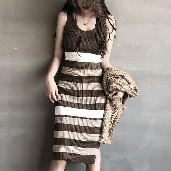 2025 Autumn/Winter Korean Retro Hyuna Two-Piece: V-Neck Sweater + Striped Skirt Dress