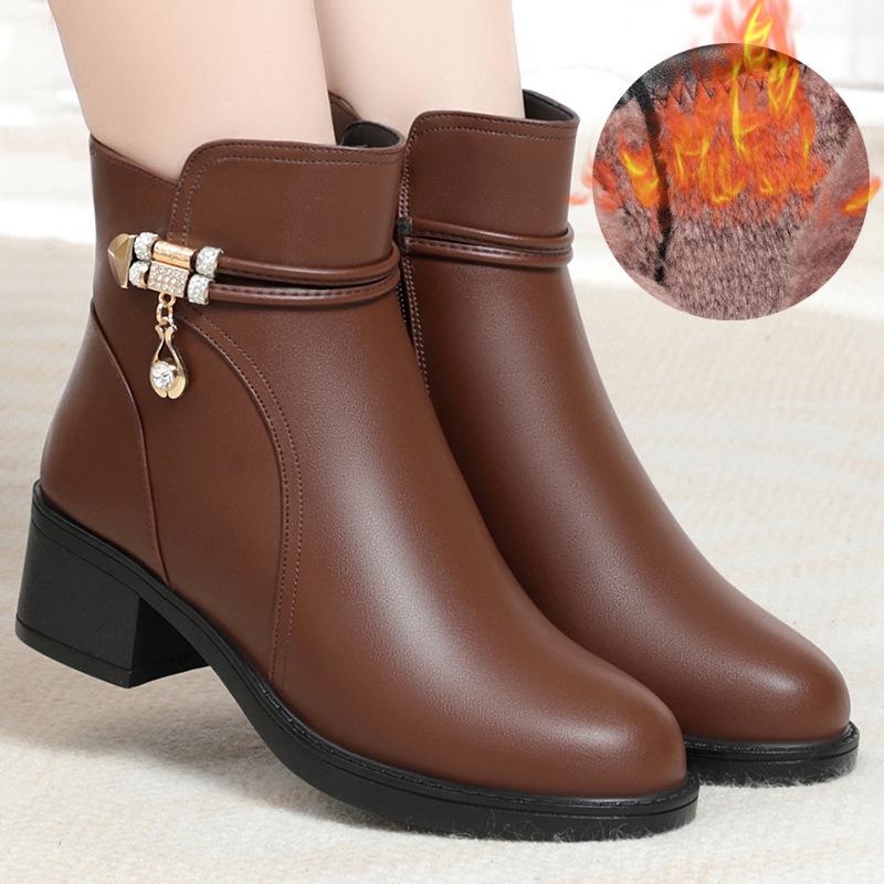 Autumn and Winter New Short Boots Women's Soft Leather Soft Soles Comfortable Boots Velvet Leather Shoes    and Elderly Short Cotton Shoes