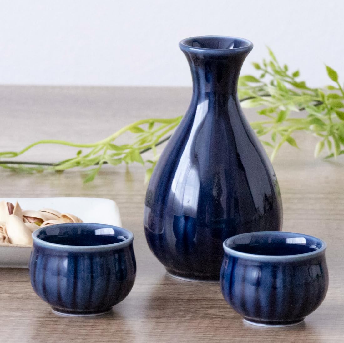 

ORANGE APRON Ceramic Sake 140ml Eggplant Navy Chrysanthemum Made in Japan Includes Sake Katakuchi and Choko Cup Set, Capacity, Blue, Shape, (Mino