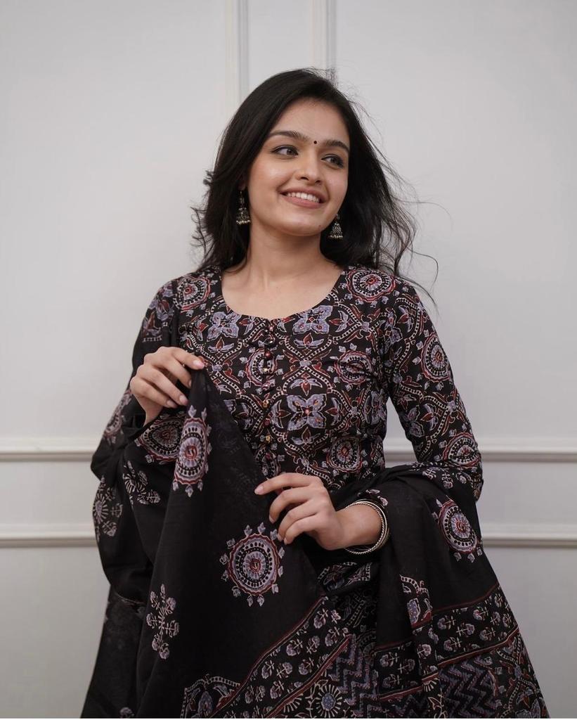 Pakistani Designer Kurta Pant Dupatta Set Indian Bollywood Top Tunic Kurti Salwar Suit Dress