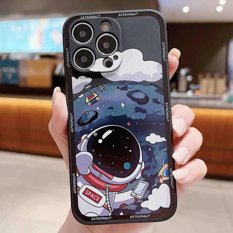 Applicable To iPhone16 Astronaut Mobile Phone Case 15PROMAX Cartoon Painted Apple 14 Side Pattern Case