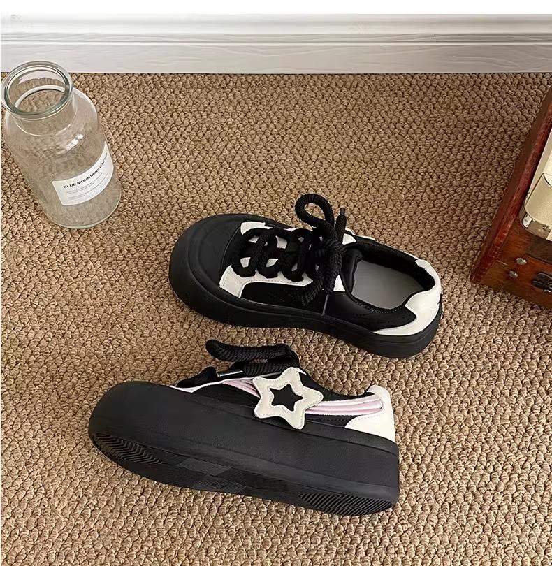 

Туфли-хлебушки с большой головой, милые и уродливые, женские, 2025 весна, новая корейская версия, универсальные, с круглым носком, белые, повседневные, спортивные, кеды, тренд 40 чёрный