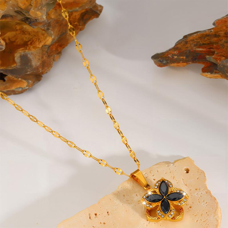Fashion Trend Necklace Women's Rotatable Flowers Titanium Steel Niche Design Necklace Simple and Versatile Temperament Clavicle Chain