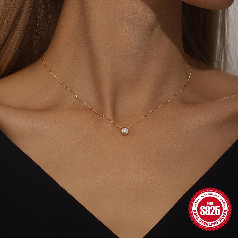 Fashion S925 Sterling Silver Classic Single Diamond Round Pendant Ladies Clavicle Necklace