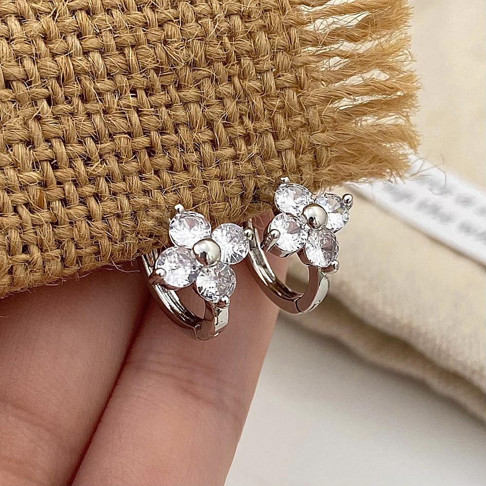 Elegant Four-leaf Clover Earrings Trendy and Simple Women's Earrings