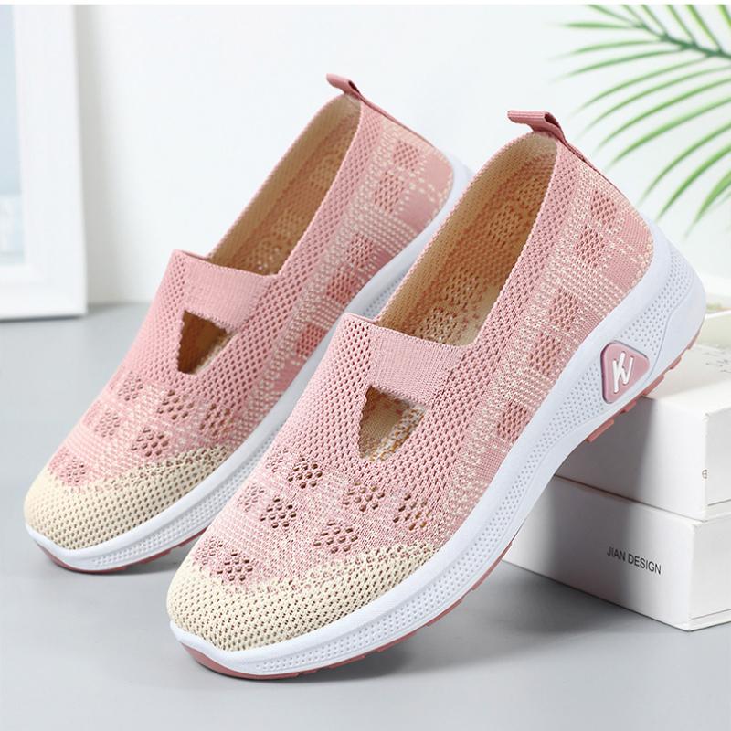 Summer breathable and comfortable single shoes, old Beijing cloth shoes, one step on mother's shoes