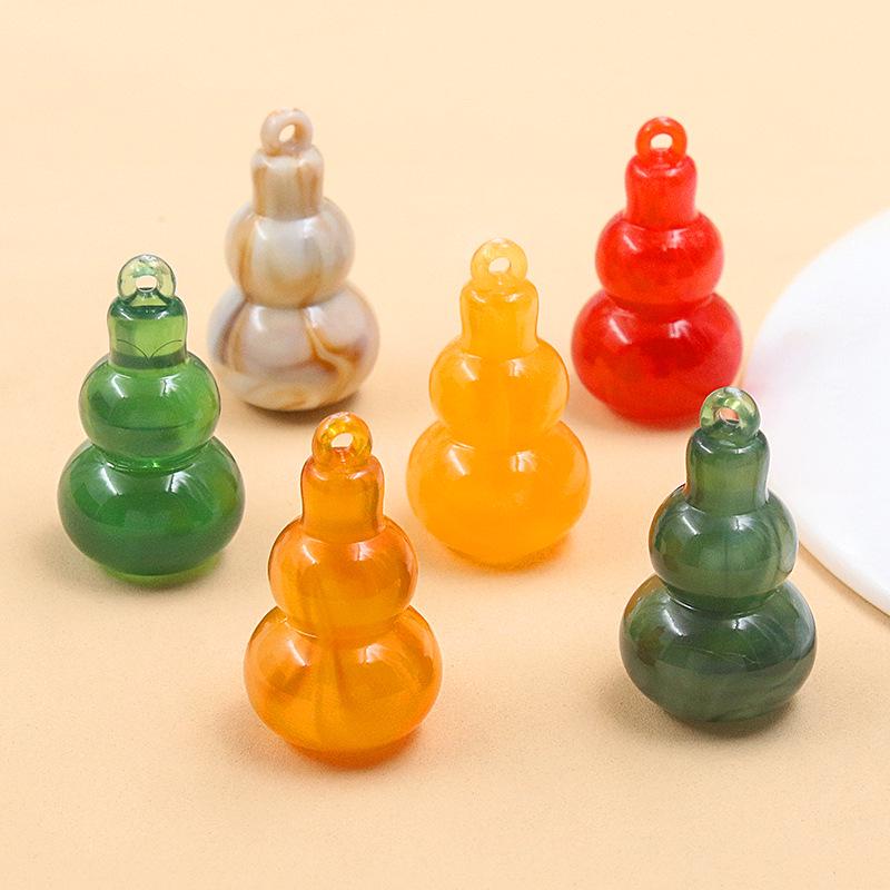Gradient Gourd Pendants: 6 Multicolored Resin Charms (18x31mm) for Bags, Phones, and Clothing.
