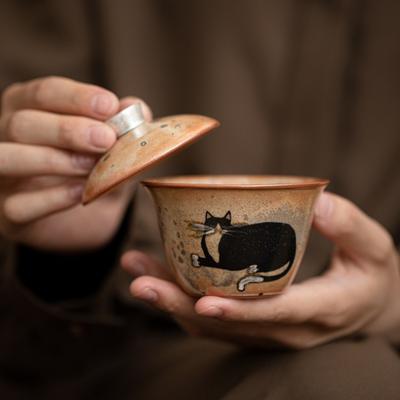 Japanese Shino Glaze Lidded Tea Bowl Hand Painted Silver Cat Mountain Design Ceramic Gaiwan for Tea Ceremony