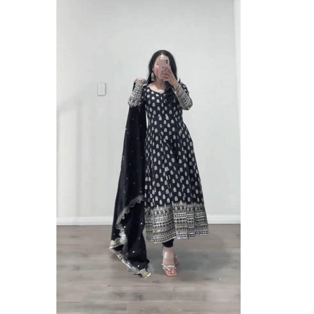 

Разработано платье высочайшего качества с тесно связанными дупаттами.