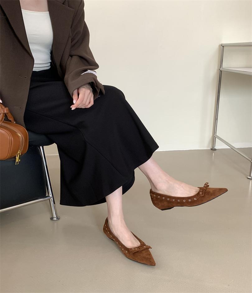 

European station women s shoes 2025 autumn fashion soft bow ladyshoes pointed head shallow mouth versatile wedge heel work shoes 39 темно-коричневого