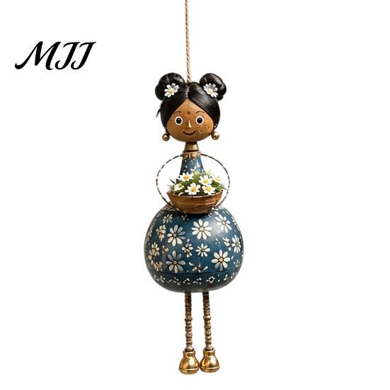 Decorazione Artistica da Interno ed Esterno Mano?Ornamento Appeso Bambola Etnica Dipinta, Ciondolo Stile Popolare con Campanella e Cesto, Statuetta Rustica Fantasiosa per la Casa Boho