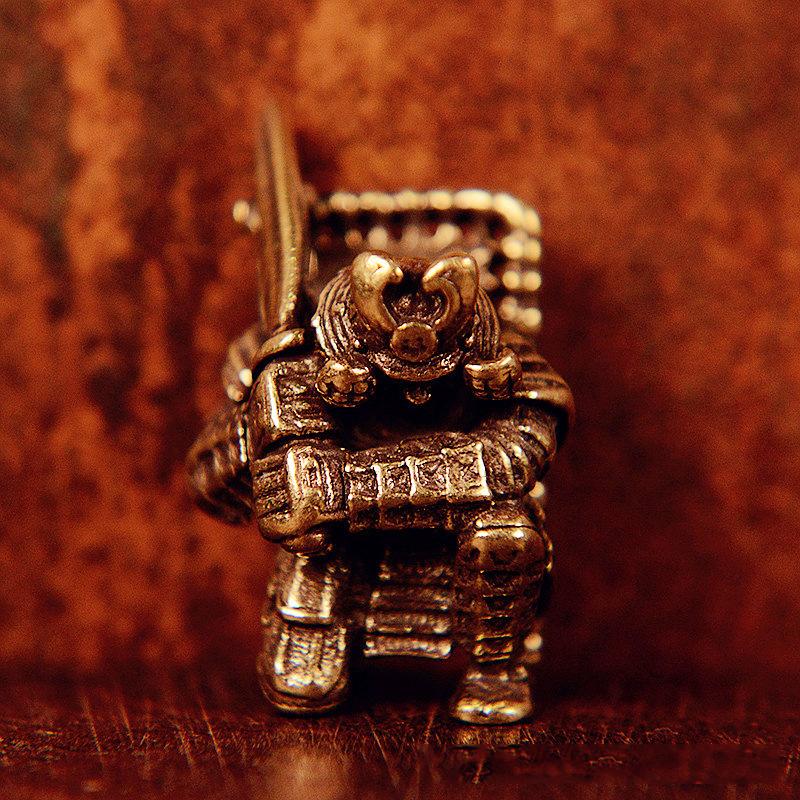 Creative Samurai Helmet Skull Knight Knife Pendant Beads Umbrella Rope Pendant Key Chain Accessories Brass Paracord Pend