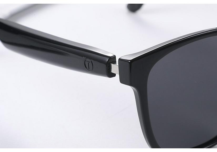 Occhiali Sportivi Intelligenti Bluetooth con Musica, Funzioni di Chiamata, Lenti Polarizzate Anti-UV e Ricarica Magnetica.