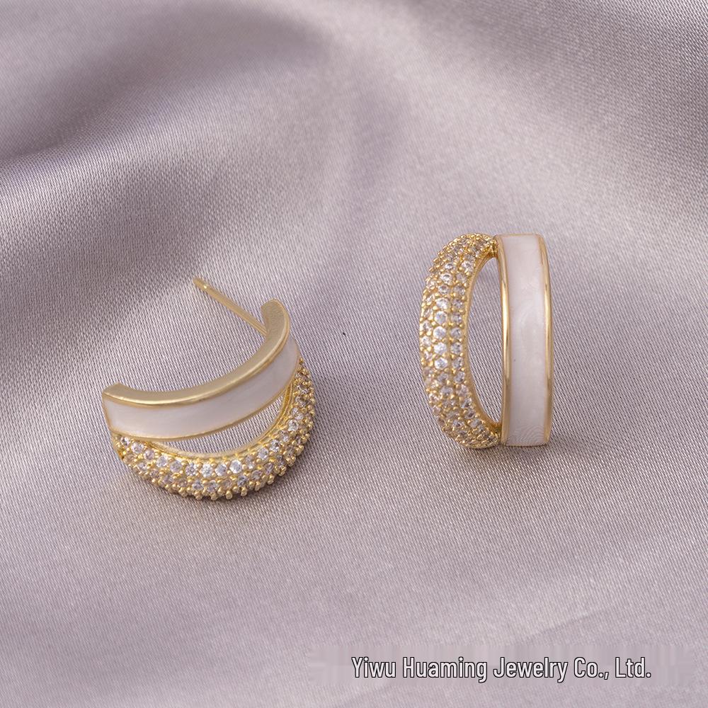 Elegante baumelnde Ohrringe mit französischen Perlen: Vergoldet, Vintage-Design in Silber 925