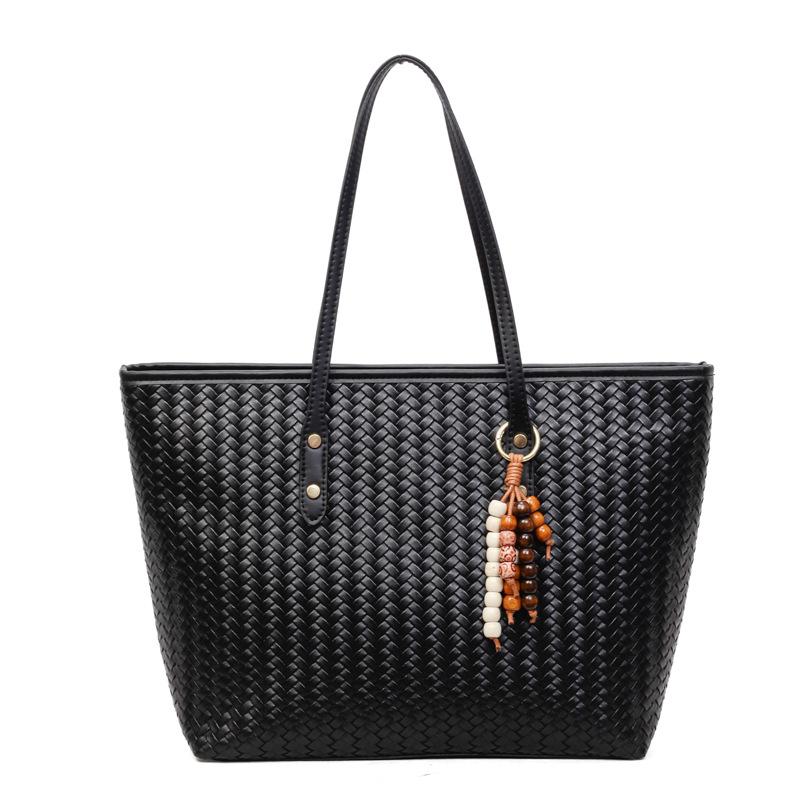 A Versatile Commuting Handbag for Women, A Fashionable Shoulder Bag, and A High-end, Large-capacity Tote Bag
