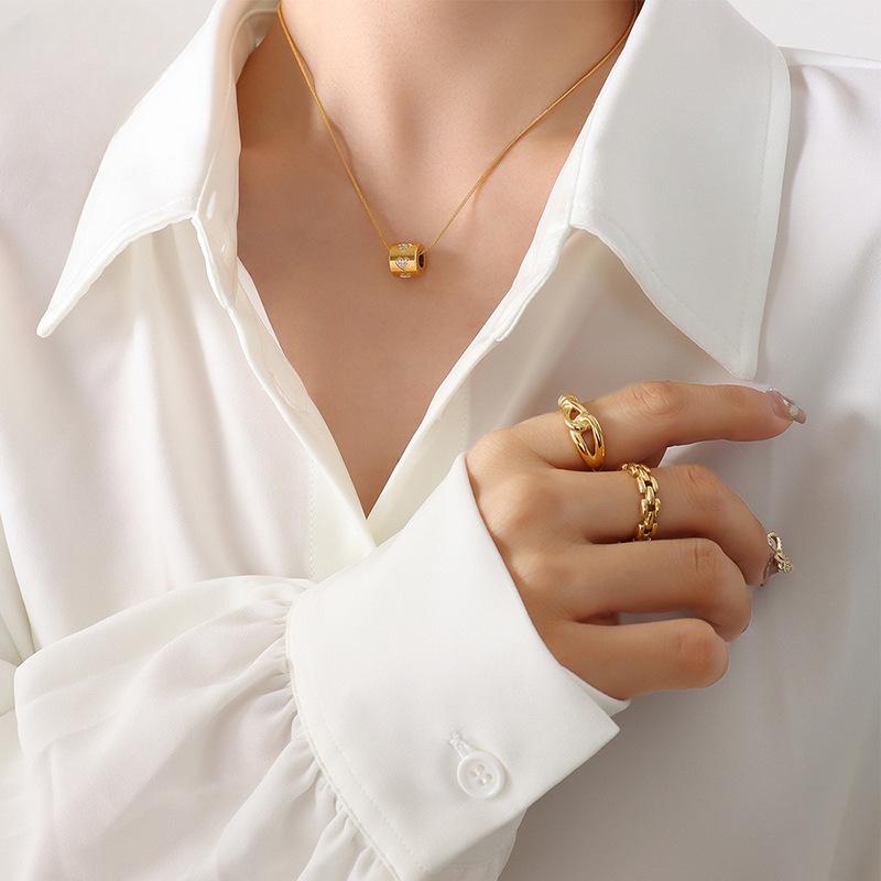 Wind Sommer Vielseitig Exquisit High-End Zirkon Eingelegt Hohl Zylindrische Halskette Damen Vergoldet 18K Gold Accessoires