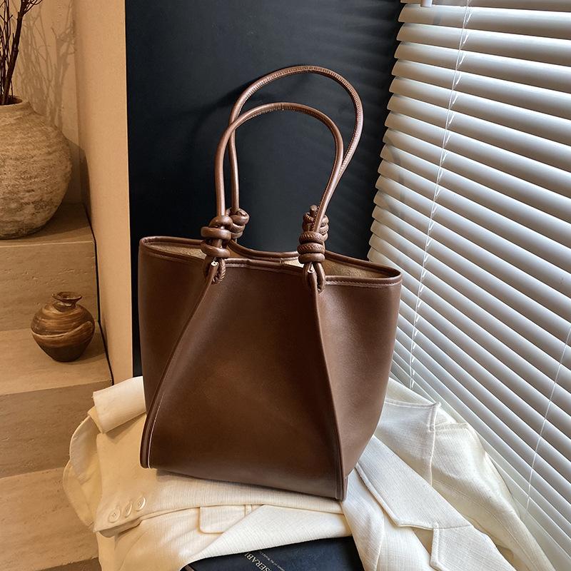 Large-capacity commuter tote bag women's new autumn and winter shoulder underarm bag portable shoulder mother and child bag