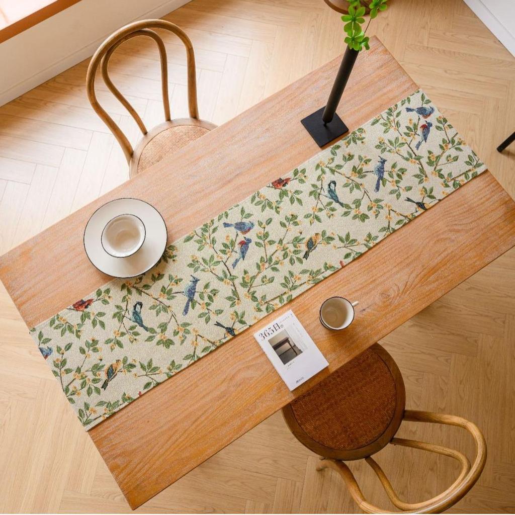 Chemin de table jacquard nordique rouge géométrique avec pompons