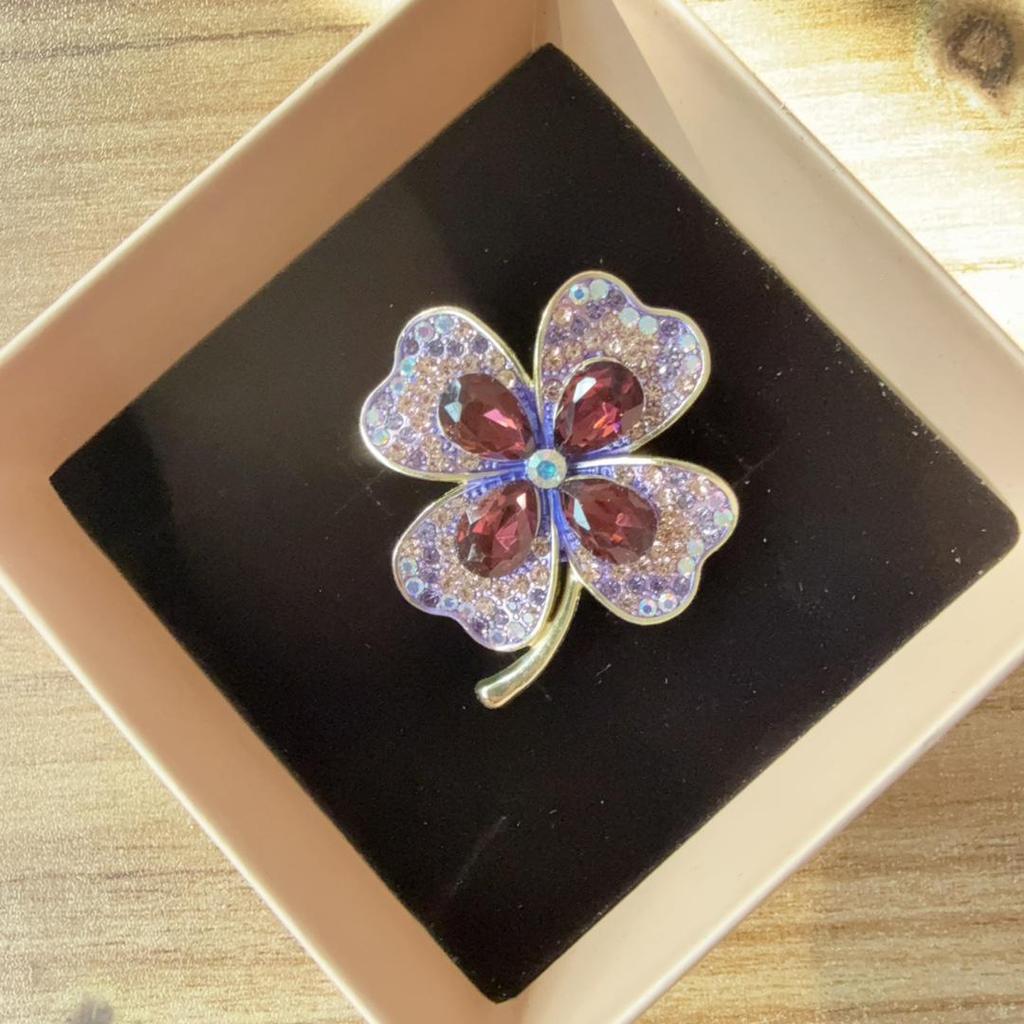 Elegant Four-Leaf Clover Brooch: Women's Personality Trend Pin and Western-Style Accessory