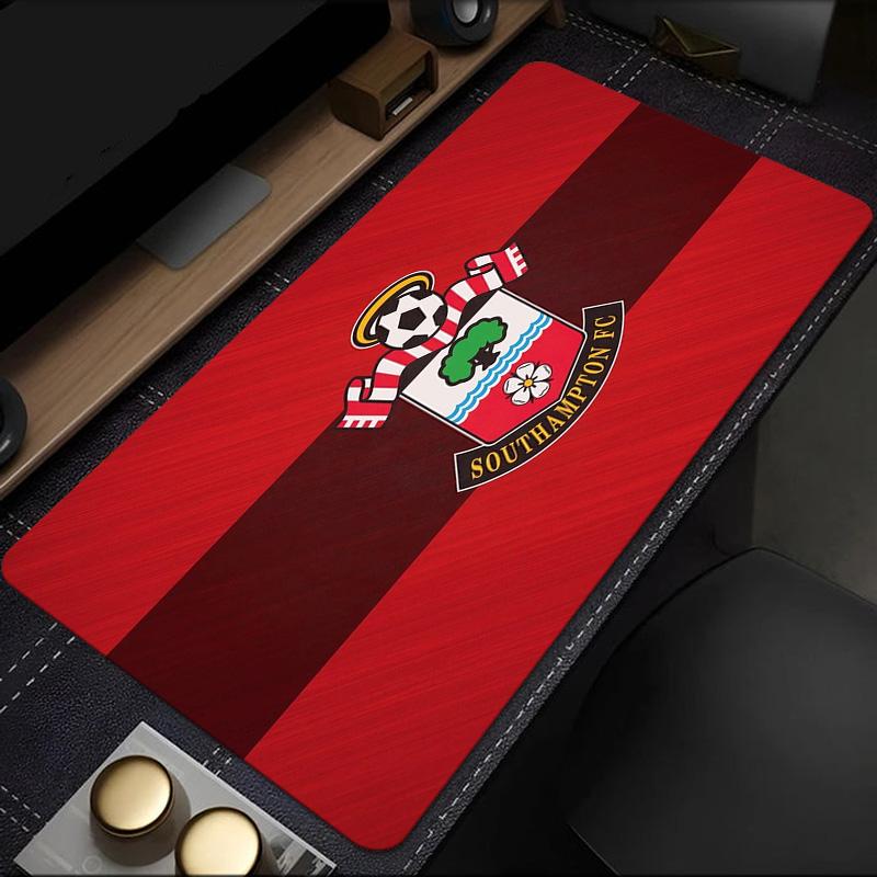 Southampton Football Crest mouse pad, rubber base, esports desk mat, mouse pad for gamers and office use, gaming desk , easy to clean mat