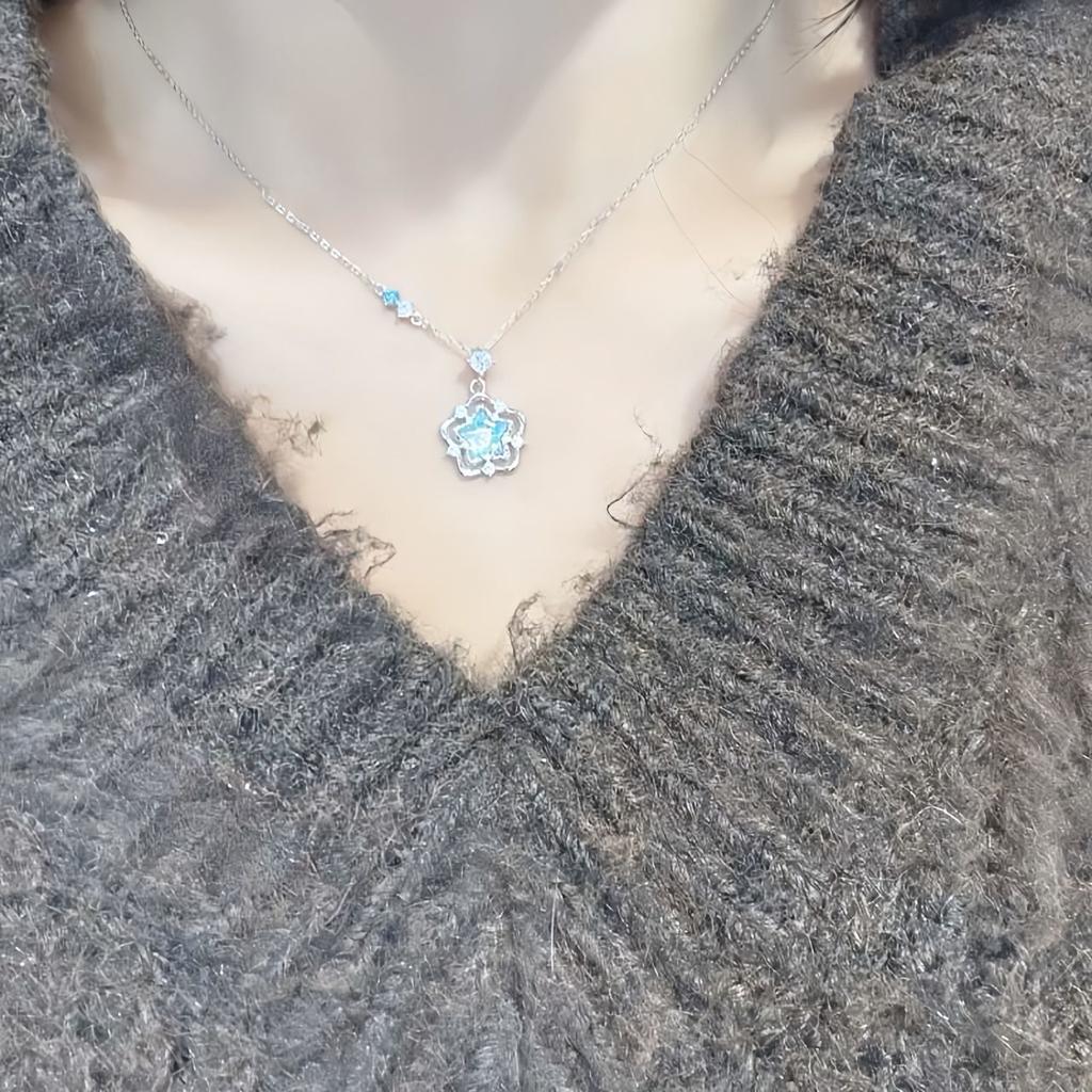 Heart of the Ocean Necklace Women's Light Luxury Niche Design Sense Clavicle Chain High Temperament Pendant for Girlfriends and Friends