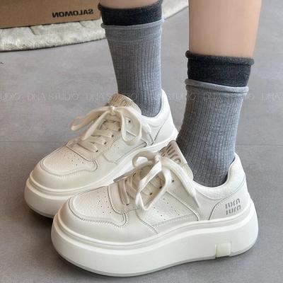 Rindslederversion~ kleine weiße Schuhe mit dicker Sohle für Damen 2025 neu kleiner Höhenzuwachs Leder weichsohlige lässige Sport-Board-Schuhe für Damen