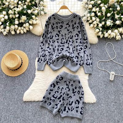 Herbst Winter Damen Lässiges Leopardenmuster Gestrickter Pullover Hosen Zweiteiliges Set Langarm Pullover Oberteile und Elastische Taille Shorts Trainingsanzug