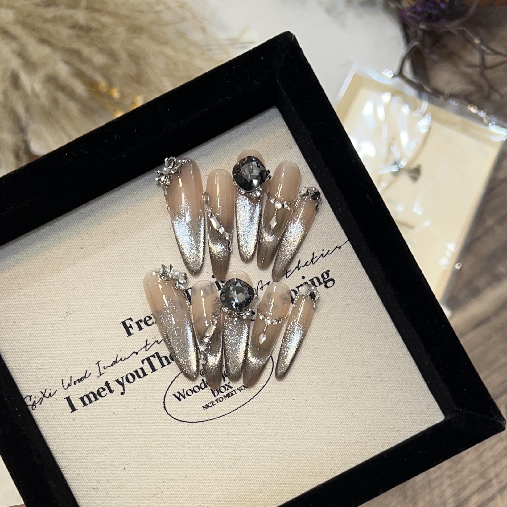 

Взрывной Черный Бриллиант Французский Кошачий Глаз Носить Броню Ручной Работы Телесный Цвет Градиент Французский Маникюр с Битым Бриллиантом Съемная Накладная Ногтевая Пластина Large L