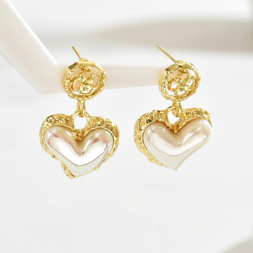 Wind Women's Earrings Geometric Love Niche Pearl Inlaid Design Light Luxury Stud Earrings Versatile High Sense