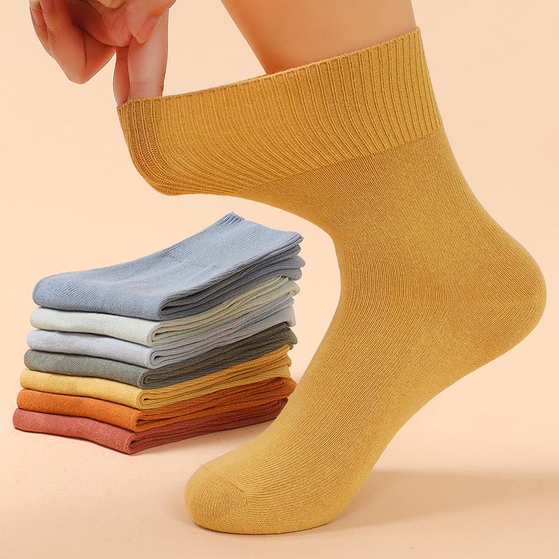 

Loose-Top Mom Socks: Comfortable, Non-Constricting Mid-Calf Cotton Socks, Thickened for Fall/Winter, Sweat-Absorbent, Odor-Resistant. One Size (35-40)