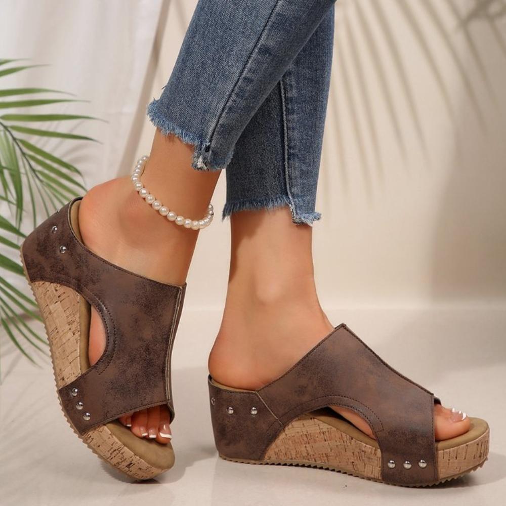 Fashion Women Slippers Comfortable Shallow Casual Outdoor Beach Slippers 2025 Summer New Fashion Wedges Casual Sandals for Women