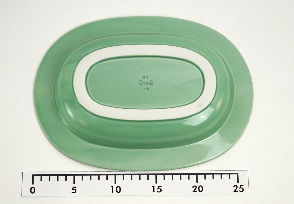 Saikaitoki Hasami-keramik Oval Pastatallrik Diameter 27cm Grön 14467 "Essence"