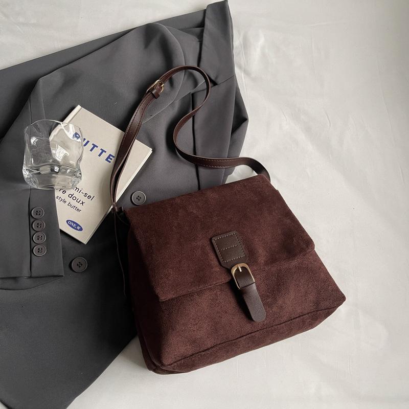 

Зимняя ретро нишевая дизайнерская сумка женская 2025 новая модная персонализированная сумка для поездок на работу сумка через плечо кроссбоди маленькая квадратная сумка темно-коричневого