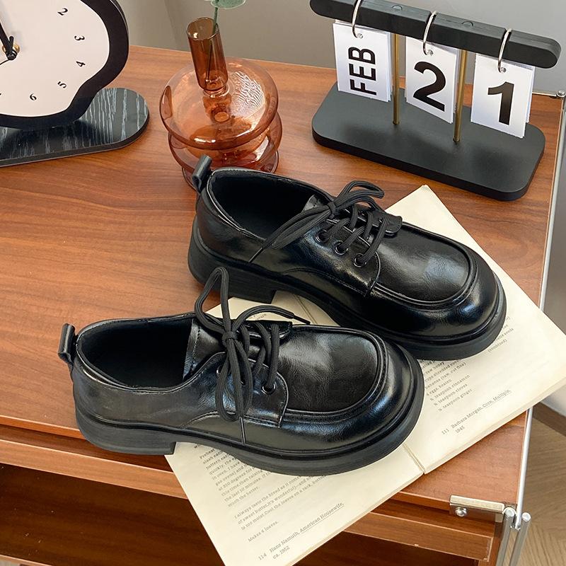 Платформа Британский стиль маленькие кожаные туфли женские 2025 новый осенний модный универсальный студенческий стиль лоферы на шнуровке женские туфли 35
