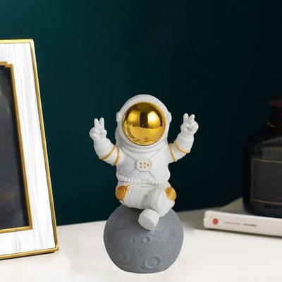Roztomilá figurka astronauta z vesmíru akční figurka hračky soška pro výstavní kus bytová dekorace do obývacího pokoje kancelářská stolní dekorace palubní deska auta