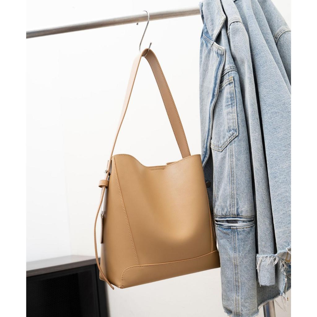 Leather Shoulder Women's Bag, Large-capacity Single-room Messenger Bucket Bag, Fashionable and Simple Shopping Bag, Good-looking Bag.