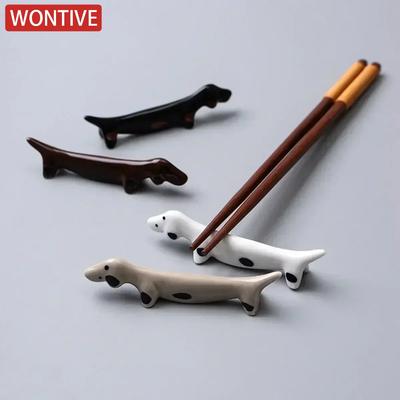 Creativo Portapalillos de Cerámica Retro Forma de Perro Dachshund Soporte para Vajilla Linda Decoración de Mesa para el Hogar
