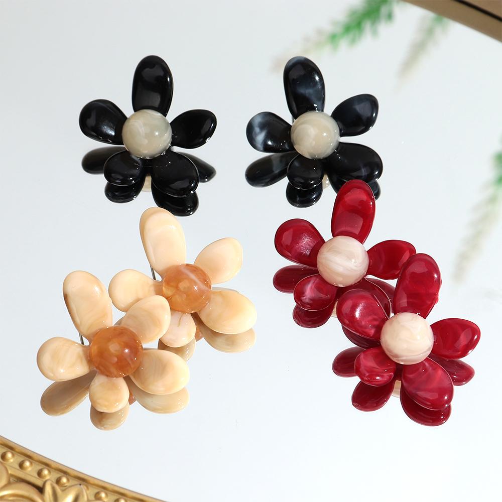 New Colorful Acrylic Flower Stud Earrings for Women Summer Fashion Five Petal Floral Resin Earring Statement Jewelry Daily Gifts