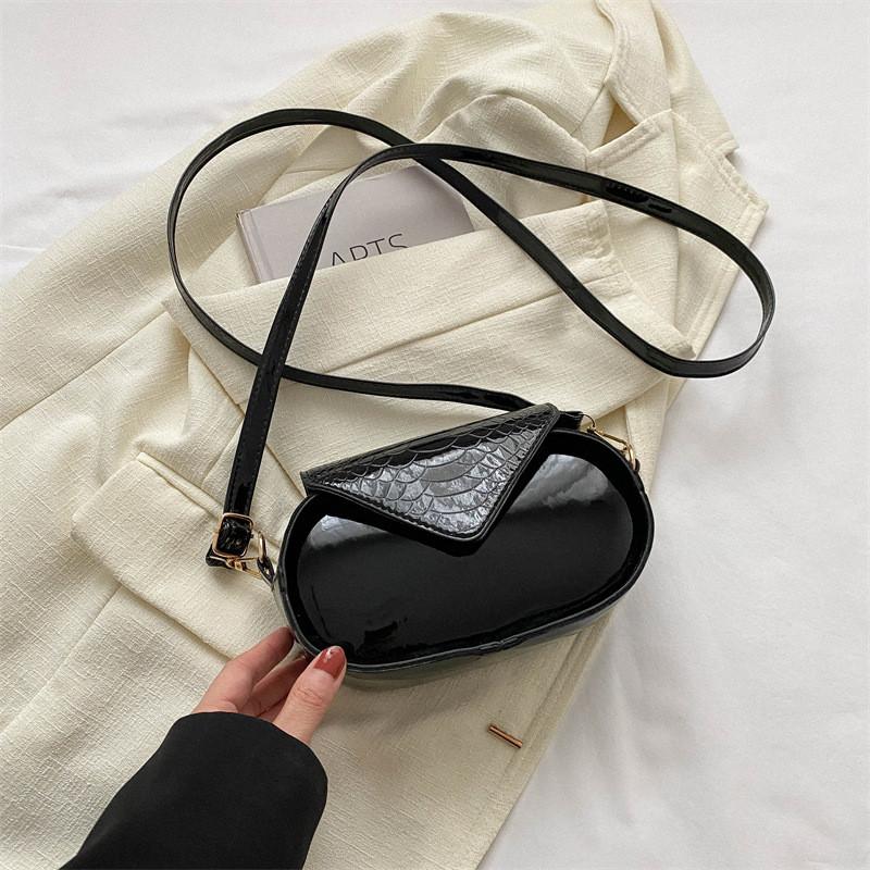 

Chic Retro Crossbody Bag For Women Stylish Minimalist Design In Trendy Colors чёрный