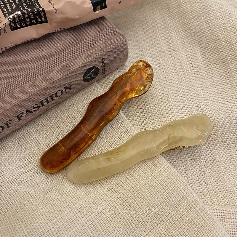 

2023 Retro Korean Acrylic Wave Hair Clip - Irregular Side Bang Duckbill Headwear