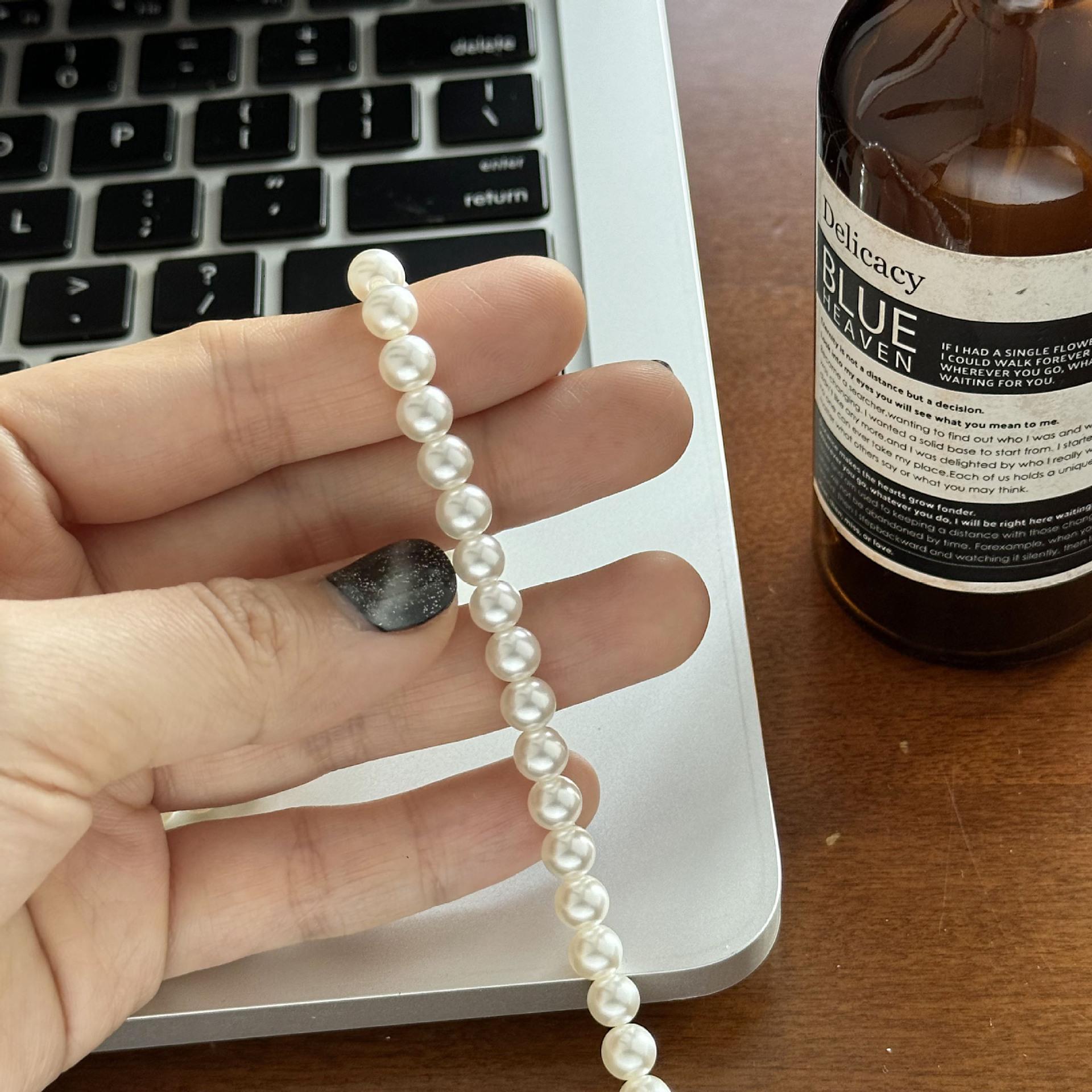 French Simple Pearl Necklace Women S Niche Design High-End Temperament Versatile Cold Wind Collarbone Chain Sweater Neck Chain