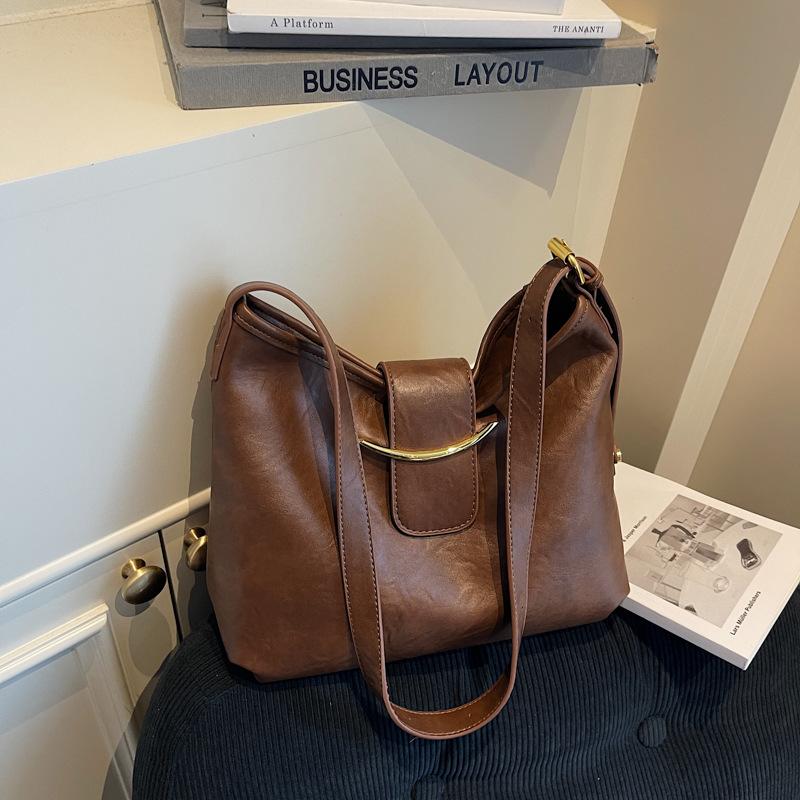 Bags Women's Tote Bags Large Capacity Messenger 2025 New Retro Versatile Shoulder Bags Popular Bucket Bags This Year