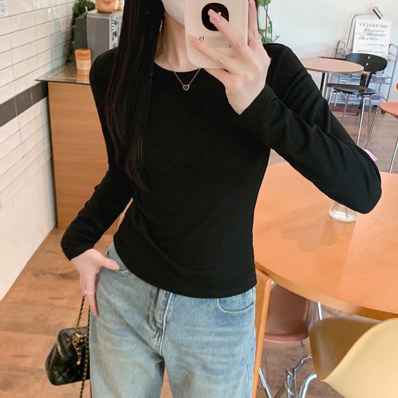 Women's Slim Fit Fleece-Lined T-Shirt: Warm, Fashionable, Round Neck, Long Sleeve, Waist-Cinching Base Layer for Autumn and Winter.