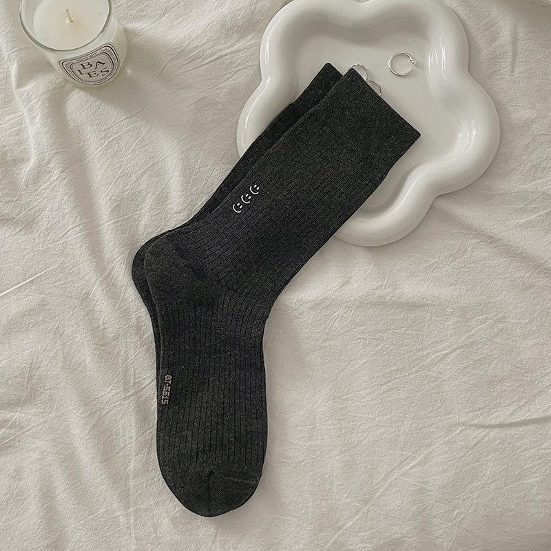 

Женские осенние носки-гольфы в новом стиле, однотонные, дымчатые, с мультяшным смайликом в тубе 1 pair темно серый