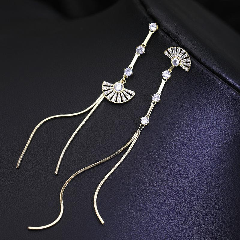 

Новые корейские модные серьги женские асимметричные темпераментные длинные серьги-иглы из серебра 925 пробы с цирконами веерообразные серьги с бахромой золотой