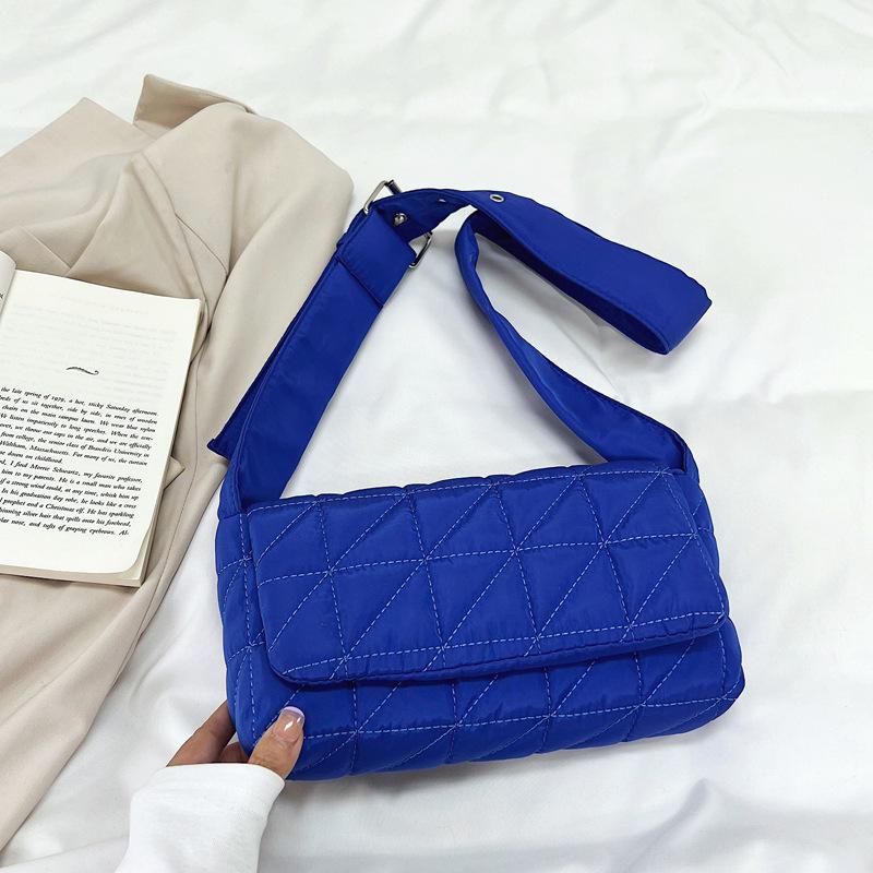 

Fashion and beautiful popular messenger bag women s 2024 spring and summer new foreign style shoulder personalized leisure commuter bag синій