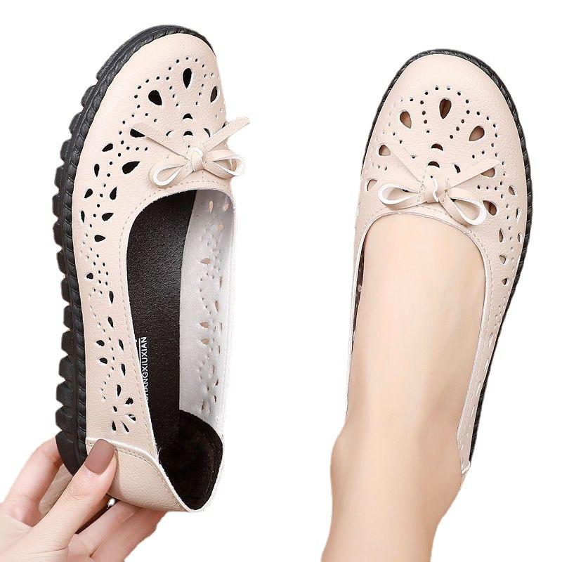 Été nouvelles chaussures en cuir moyennes et âgées sandales confortables antidérapantes chaussures à trous respirantes creuses en cuir souple pour femmes semelle souple chaussures de mère