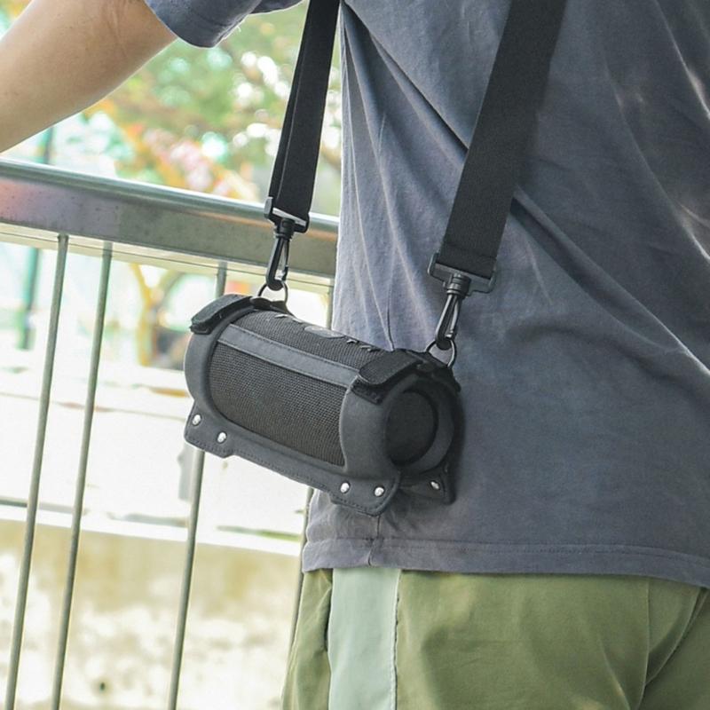 Stylowy i poręczny pokrowiec na głośnik SRS-XG500. Ochronne etui do przechowywania. Utrzymuj głośnik bezpiecznym w każdym miejscu.