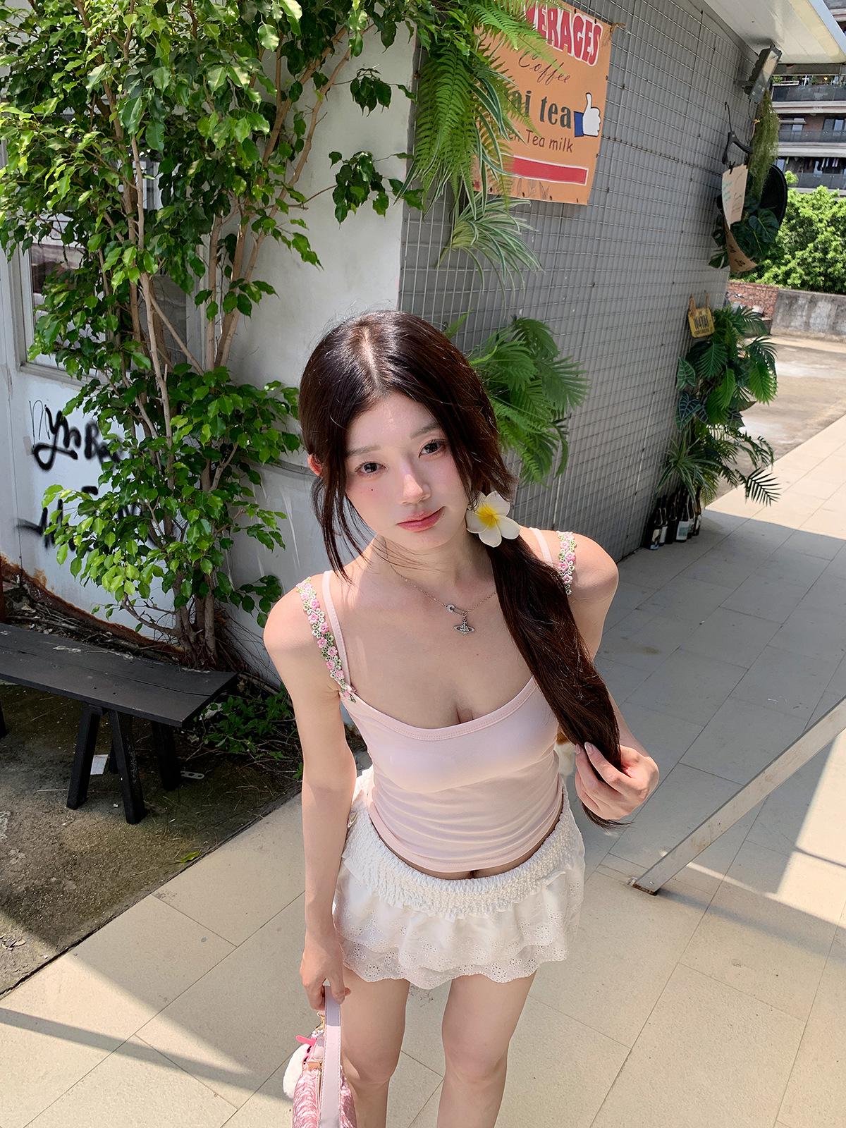 

Sweet Design Floral Slim Fit Double Strap Camisole with Chest Pad - Women s Summer Top One size рожевий